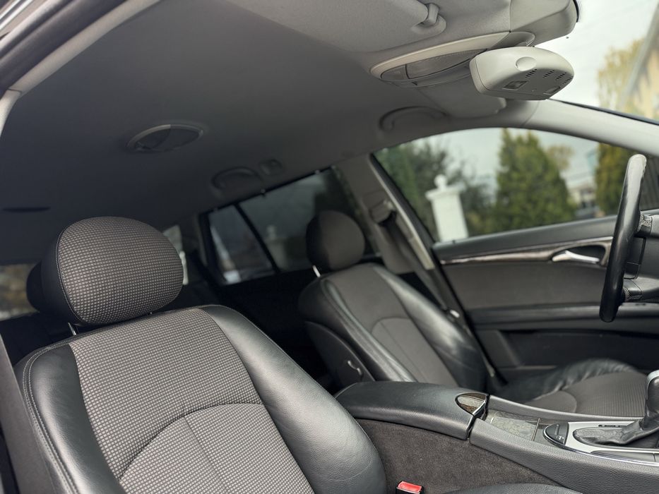 Mercedes-Benz E-Class 2004 рік W211 2.2 cdi Коробка Автомат