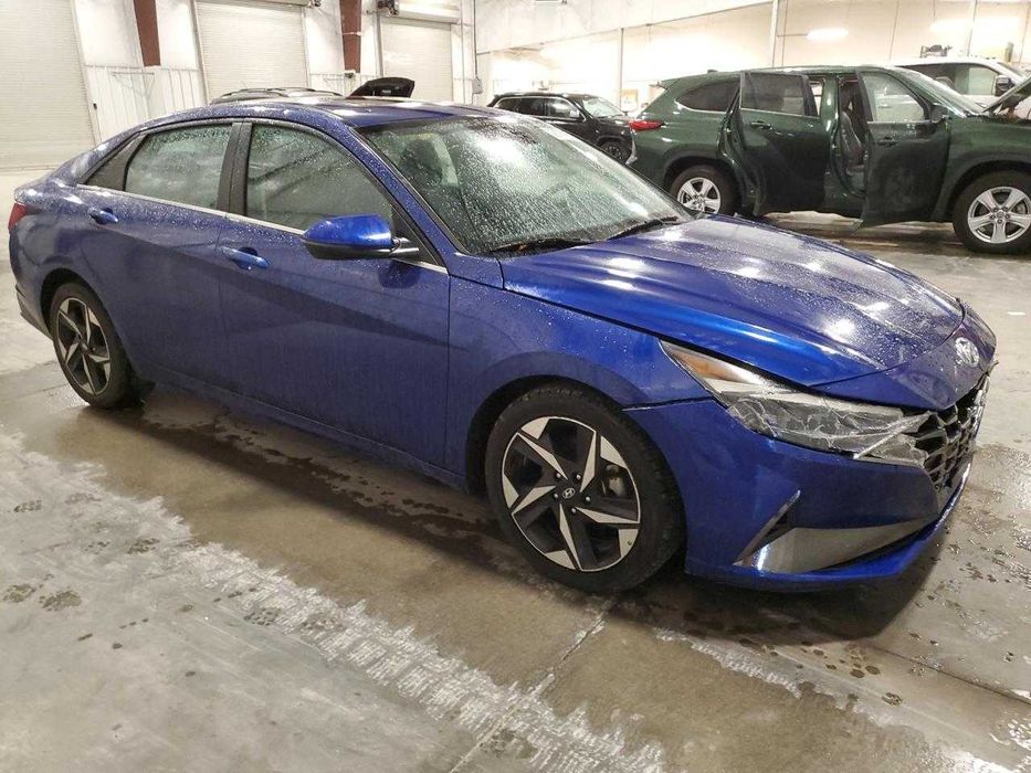 Hyundai Elantra Limited 2021 .