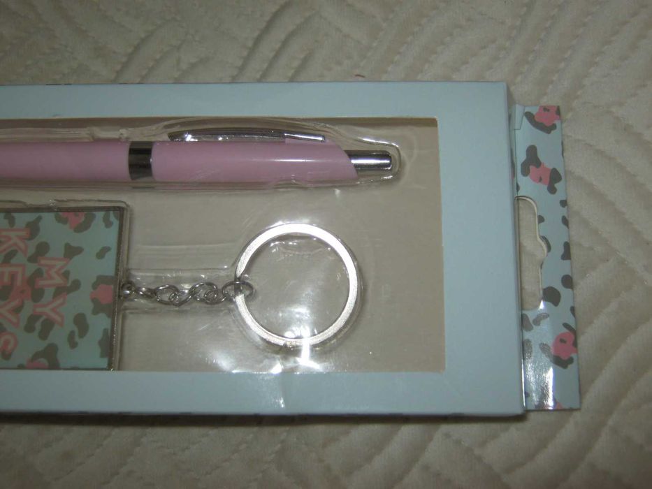 Długopis i breloczek do kluczy róż kwiaty