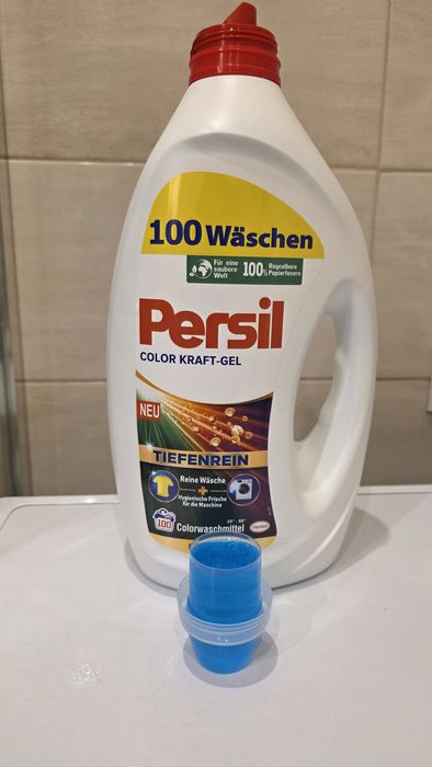 Persil w żelu uniwersalny na 100 prań 4,5 litra.