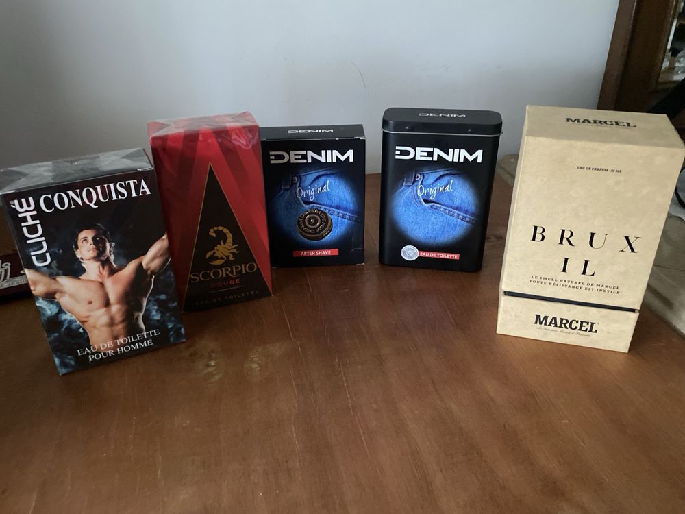 Perfumes novos por usar ainda emplastificados