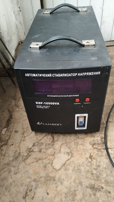 автоматический сервоприводный стабилизатор напряжения Luxeon KDF-10000