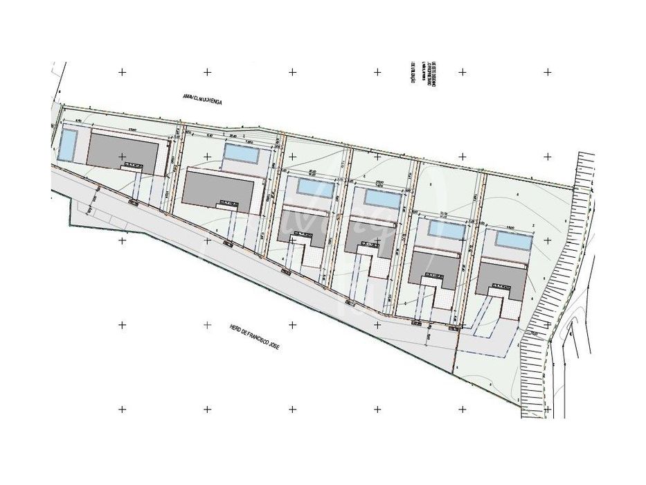 Vende-Se Ou Permuta-Se Terreno Com Projeto Aprovado Para 6 Moradias
