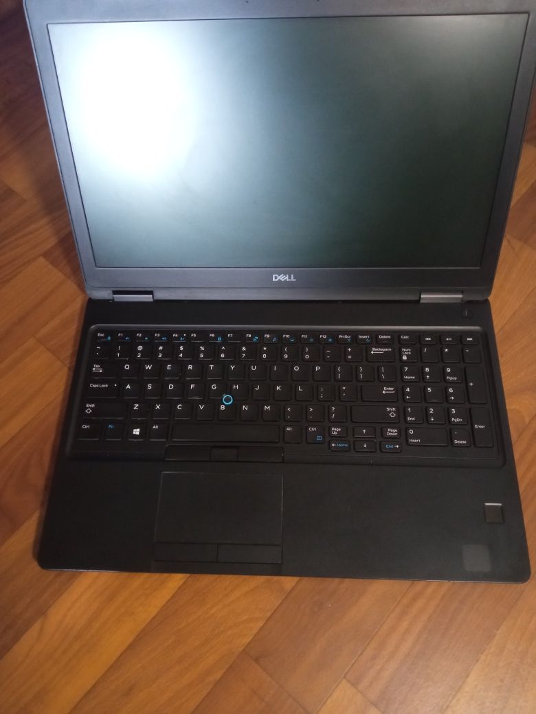 Dell Latitude 5580 i5-7300u \ DDR4 - 16GB \ 240 GB  SSD