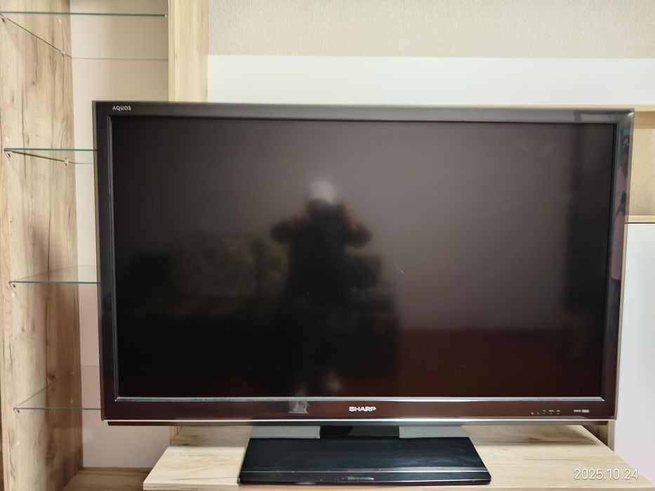 Продам телевізор Sharp.