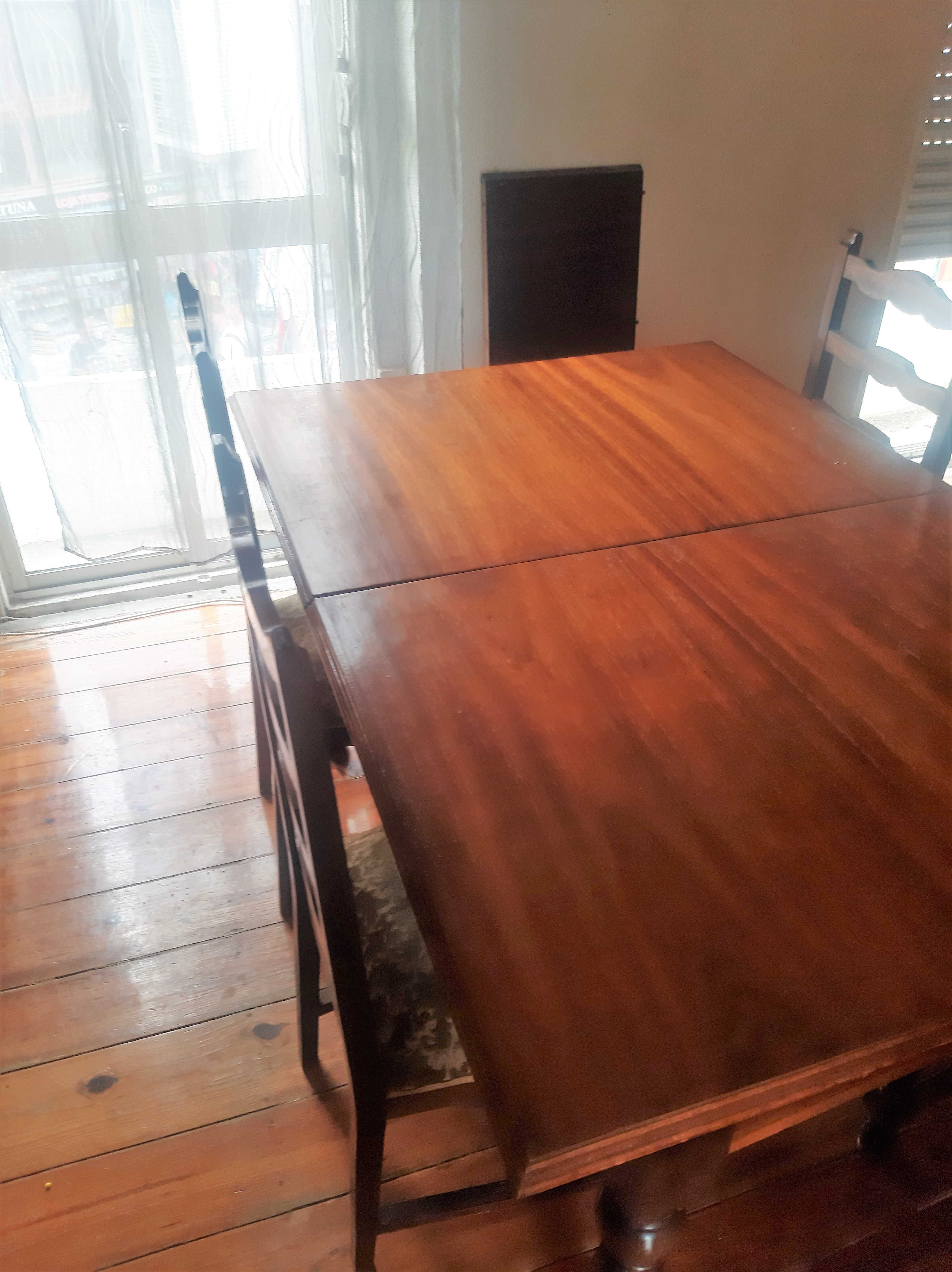 Mesa de Sala de Jantar com cadeiras