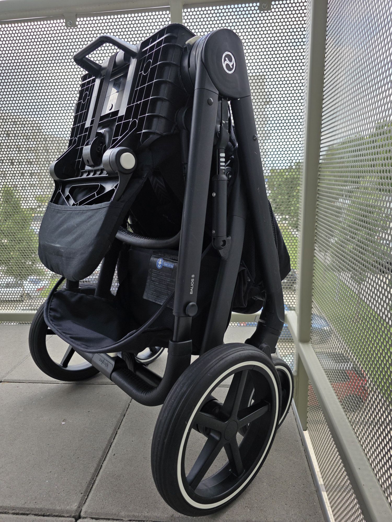 Прогулочна коляска. Cybex Balios S Lux Moon Black
