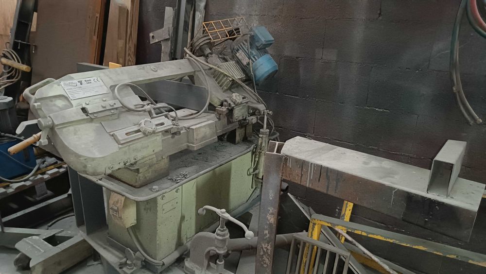 Máquina de corte de fita para perfis ate 300mm