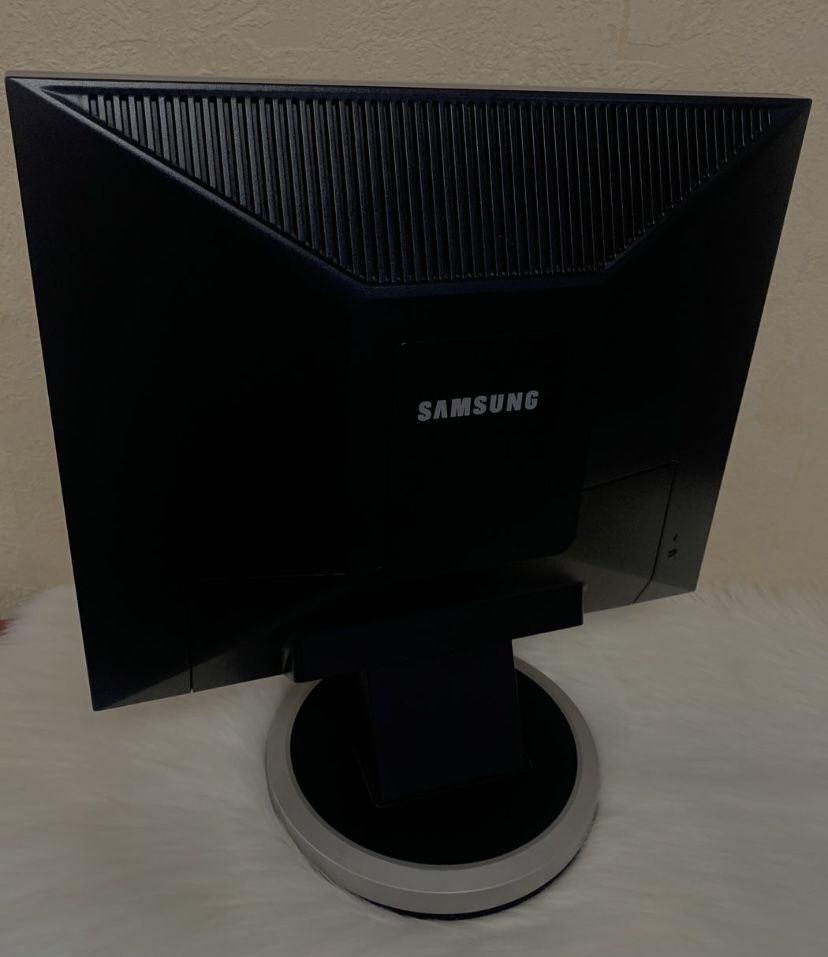 Монитор Samsung 940N