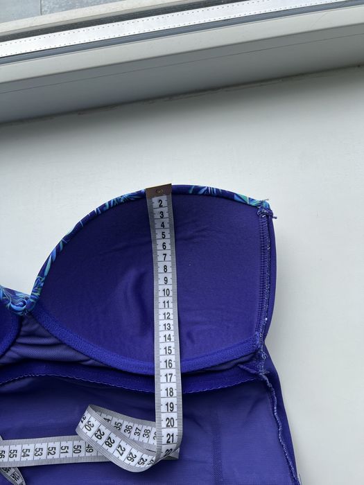 Яскравий суцільний купальник спільний злитний