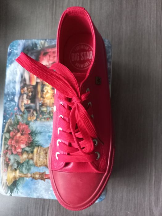 Кеди,мокасини,туфлі