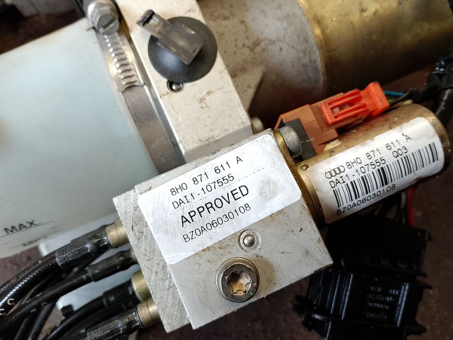 Pompa hydrauliczna dachu a4 b6 b7 cabrio 2 sztuki