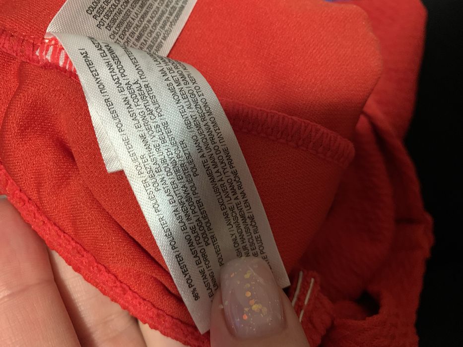 Купальник суцільний червоного кольору