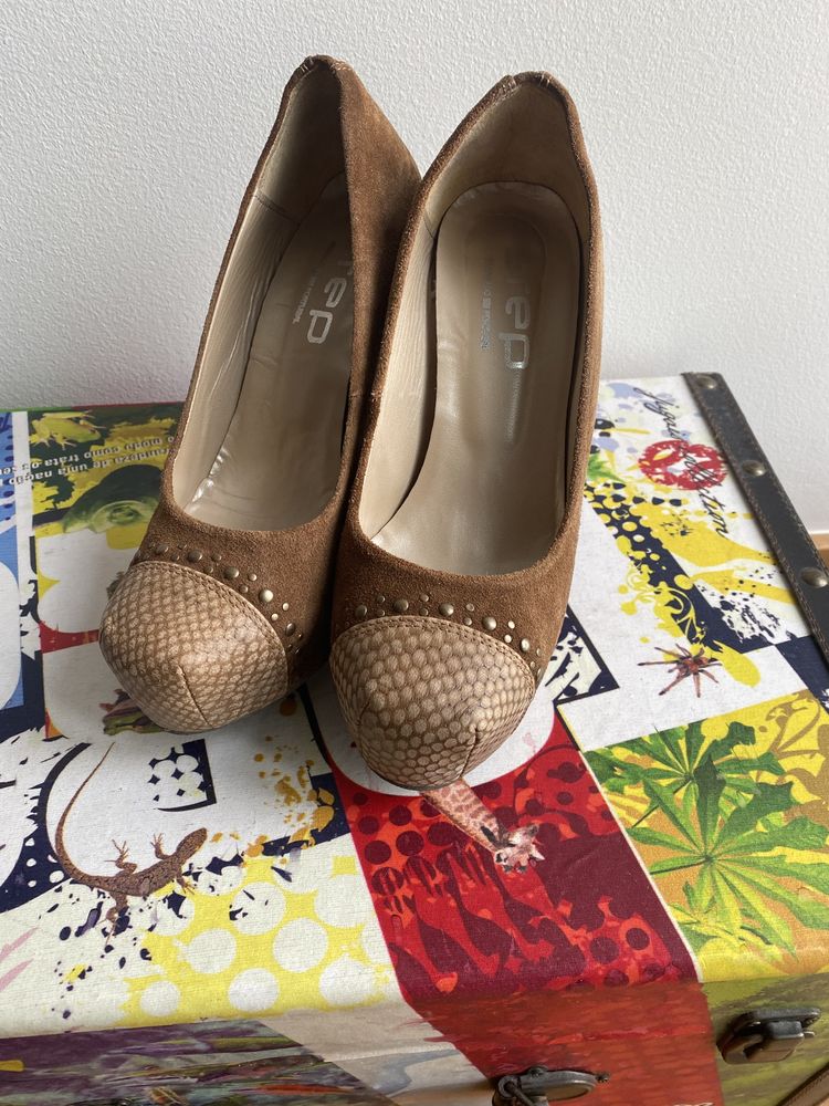 Sapatos de salto
