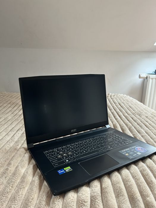 Laptop MSI 17 cali i7-3620 rtx 4060 16gb ram 1 TB Jak nowy