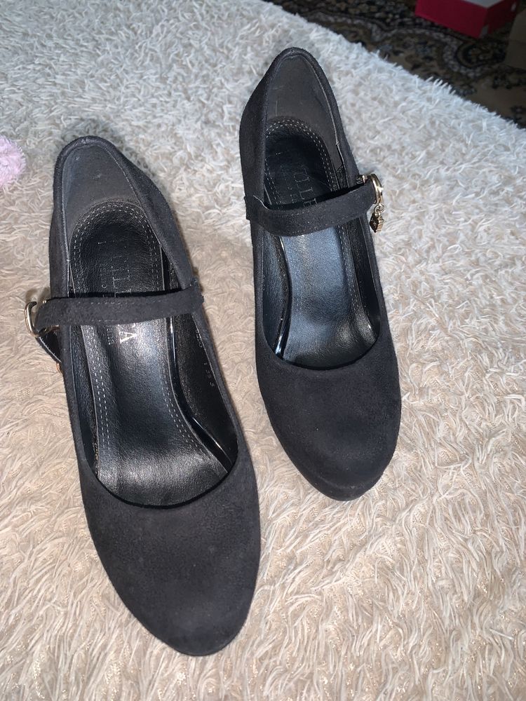 Туфлі чорні замшеві