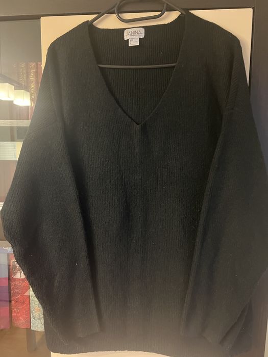 Sweter czarny z dekoltem V