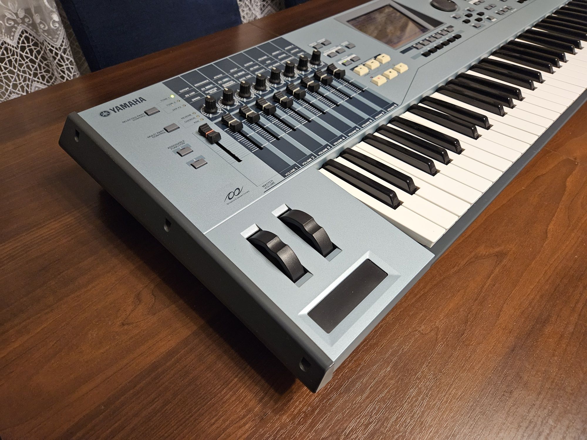 Yamaha Motif XS6 + twardy futerał Romanowicz