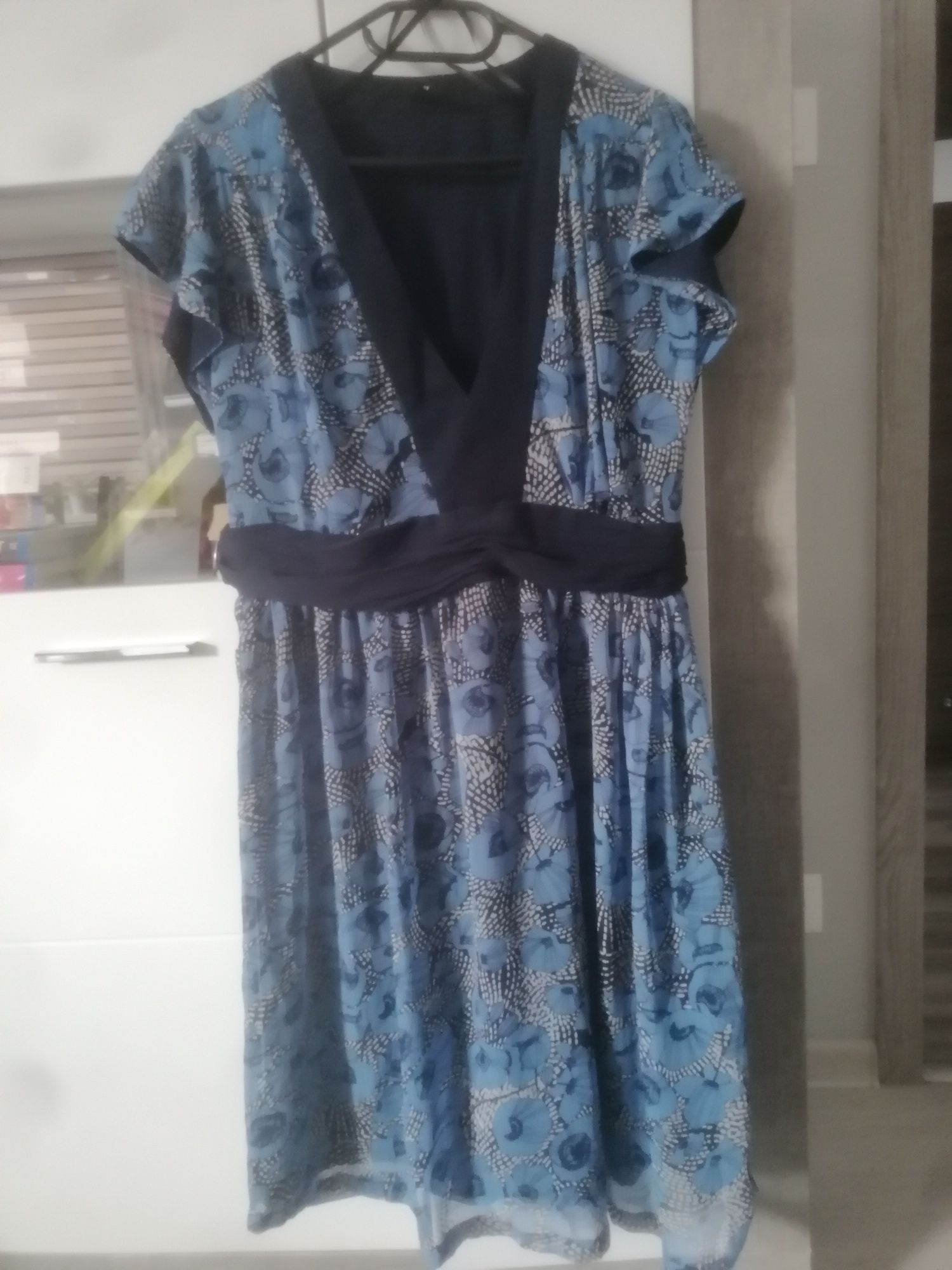 Niebieskia sukienka kwiaty hm 44
