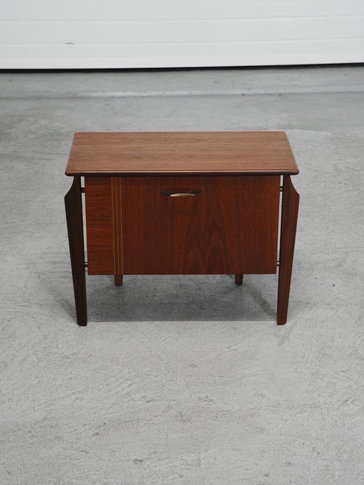 Mesa de cabeceira vintage em teca