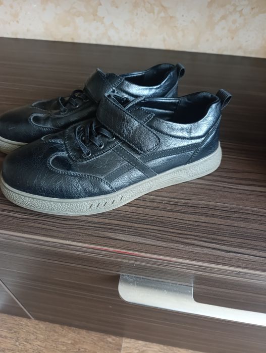 Продам подростковые кеды 39 размера на мальчика