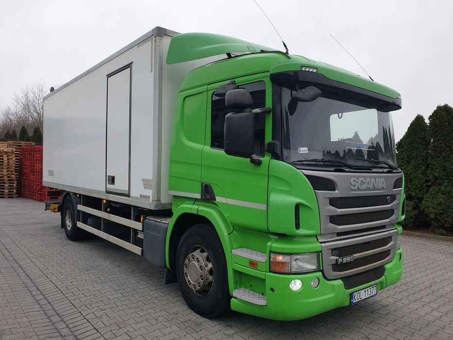 Scania P250  Scania P250 4×2 / kontener izotermiczny / 16 palet
