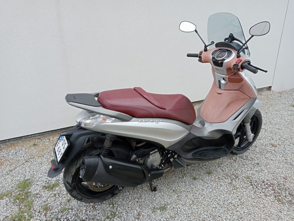 Piaggio Beverly 350 IE kontrola trakcji, lepszy jak xmax x-Max 250 400