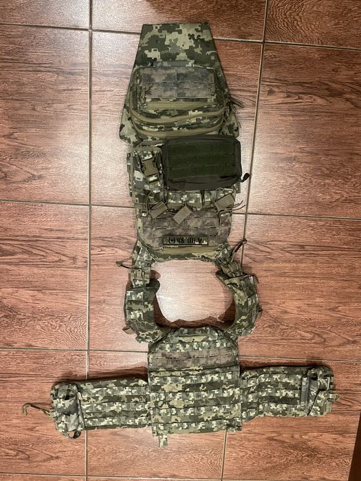 Комплект Ukrarmor Плитоноска + додаткові підсумки