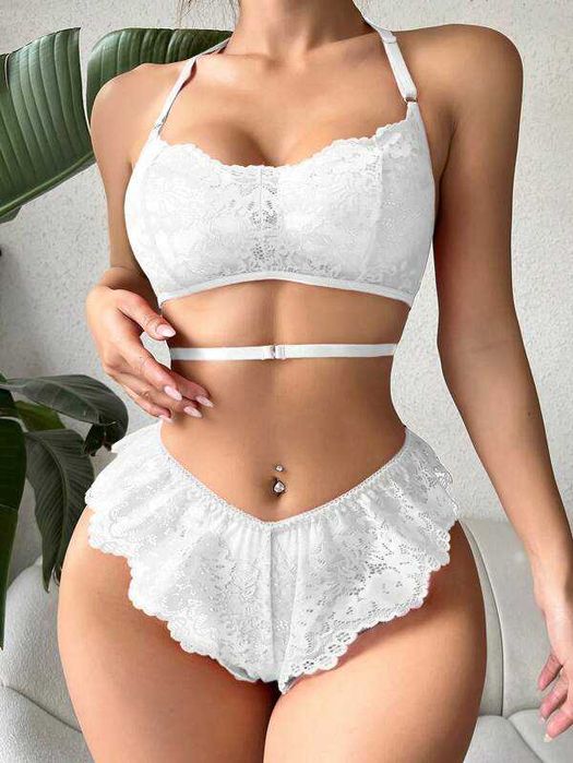 Женский белый кружевной комплект белья