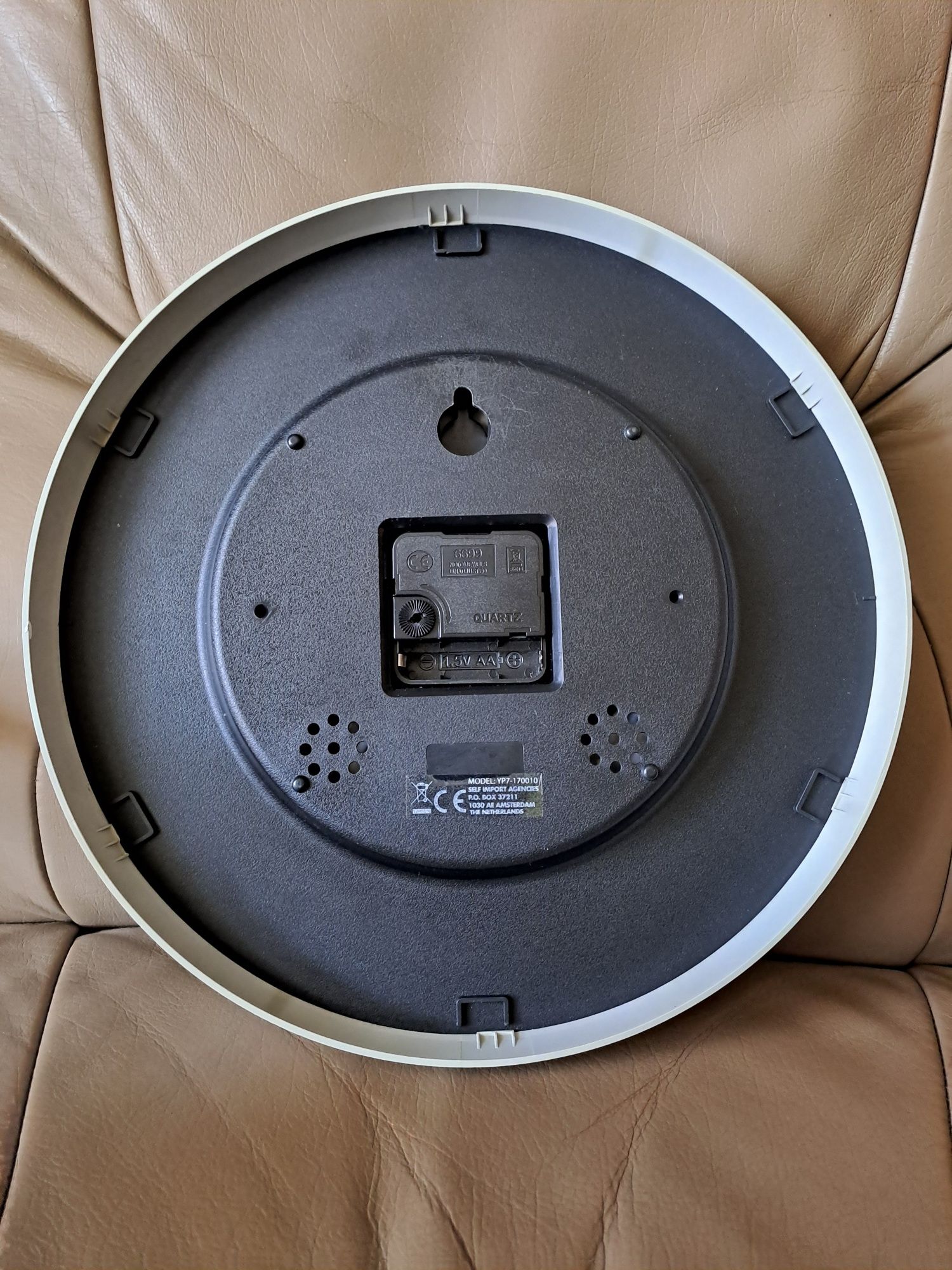 Holenderski kwarcowy duży zegar ścienny. Model YP - 170010.