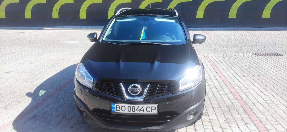 Автомобіль NISSAN Qashqai+2