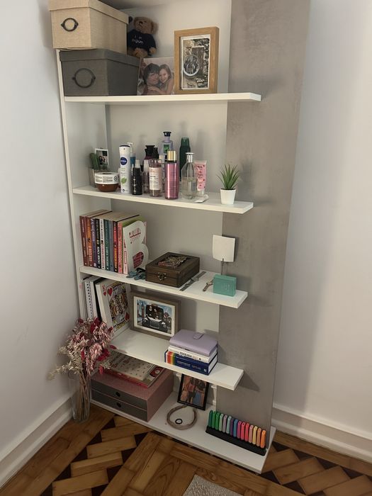 Estante branca c/ promenor cinzento