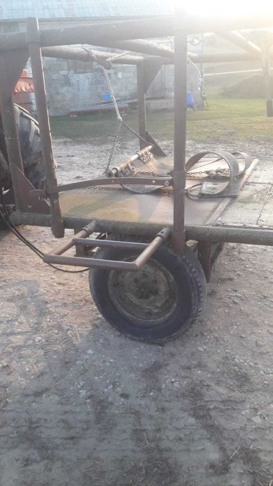 Hydrauliczny poskrom do korekcji racic u bydła