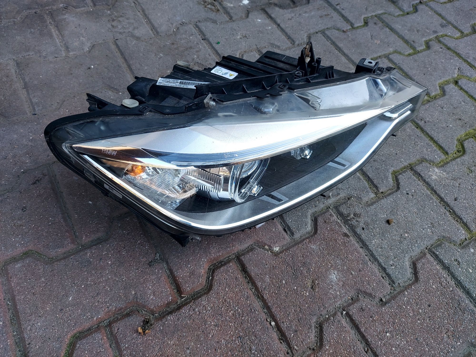 Lampa reflektor BMW F30 F31 xenon skrętna dynamic prawa EUROPA