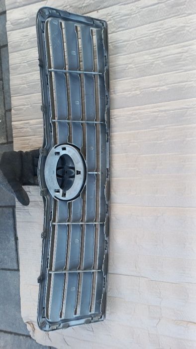 Toyota Avensis t25 03-06 atrapa grill atrapka srebrna 1c0