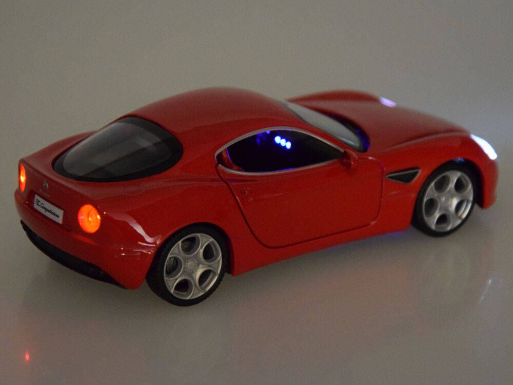 Auto Metalowe Model Alfa Romeo 8C Competizione Skala 1:32 Światła