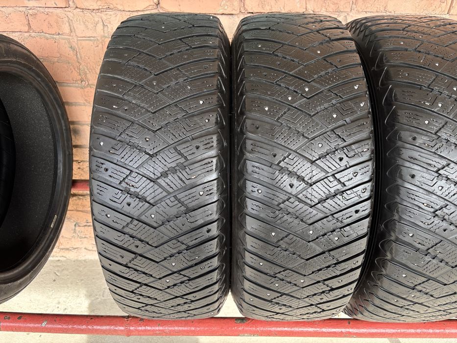 Комплект Зимових шин 245/70R16 Good Year