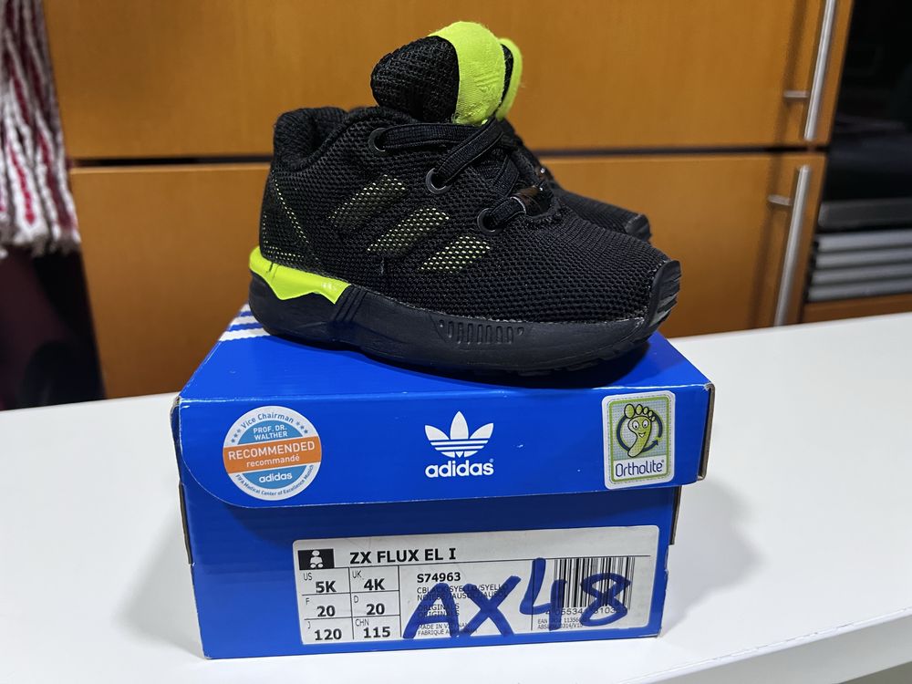Tenis da adidas bebe