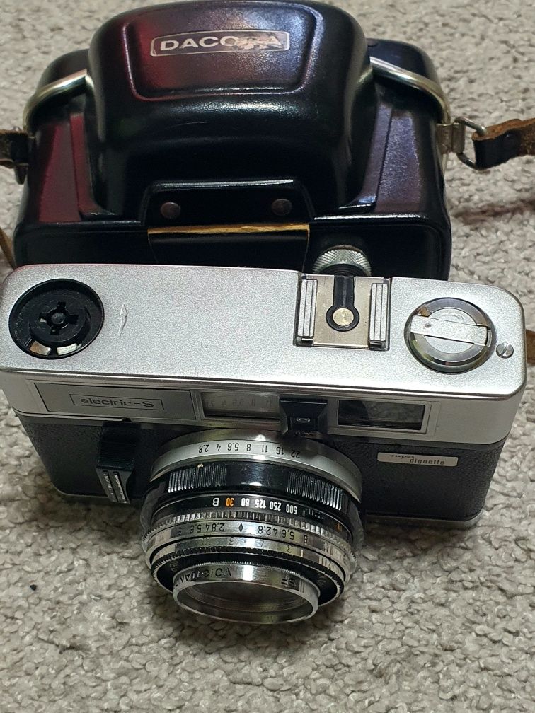 Super Dignette Electric S — это 35-мм пленочный фотоаппарат 1967 года.