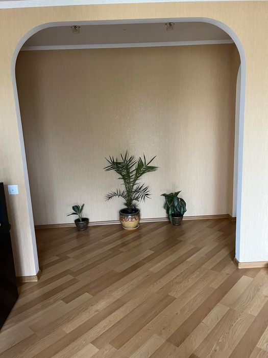 Продається 3-кімнатна квартира з індивідуальним опаленням біля АТБ