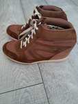 Botki damskie skechers na koturnie