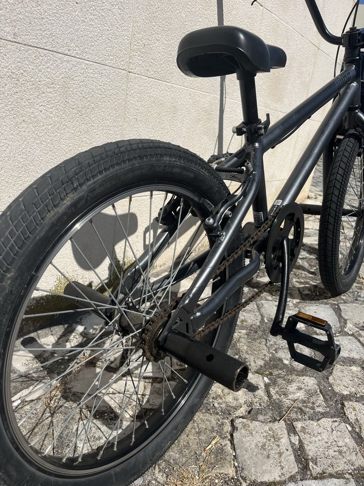 Bicicleta BMX aro 20 em ótimo estado