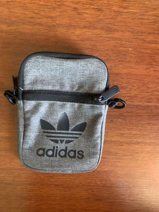 Bolsa da adidas ( excelente estado)