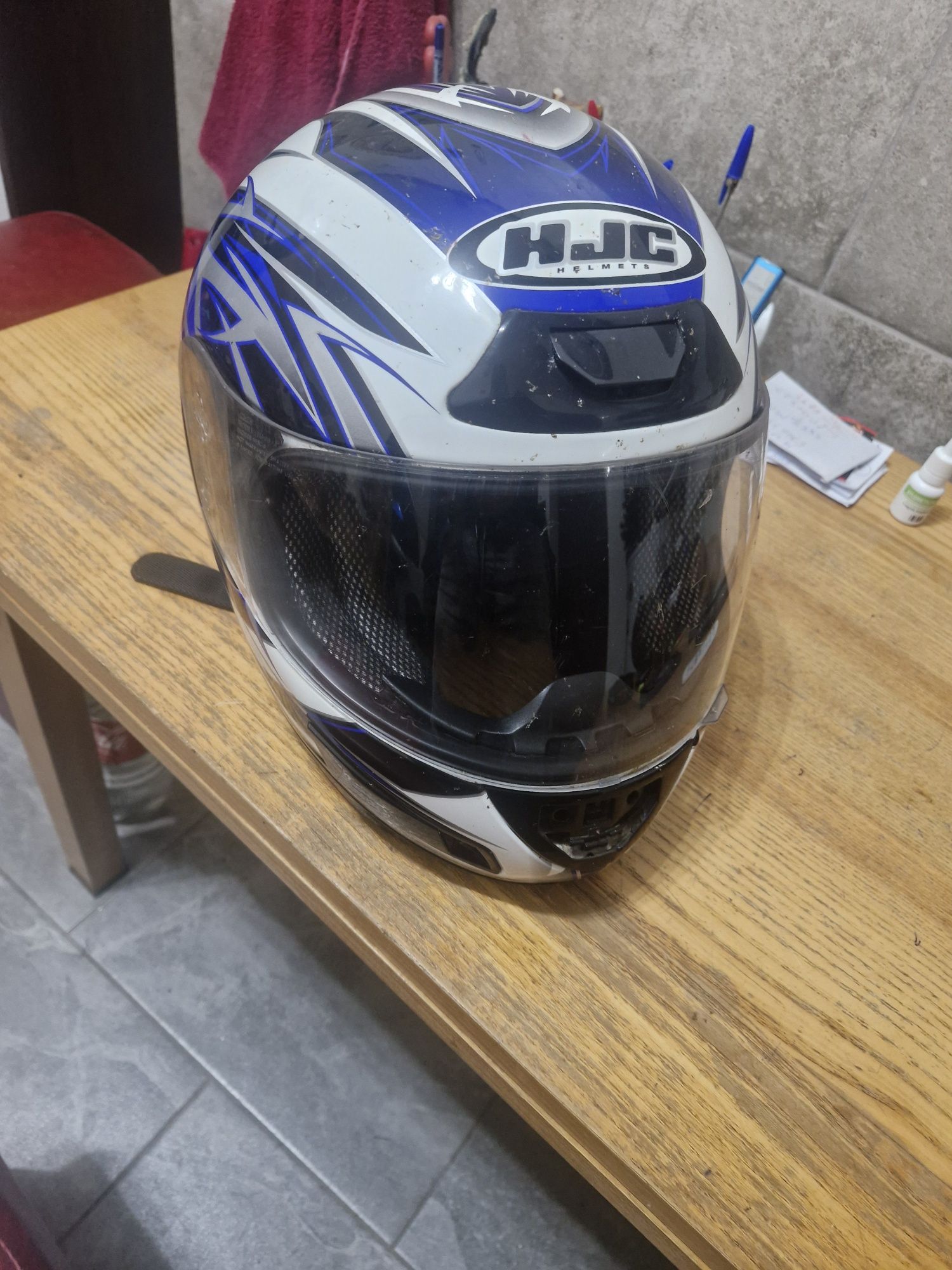 Kask motocyklowy firmy HJC