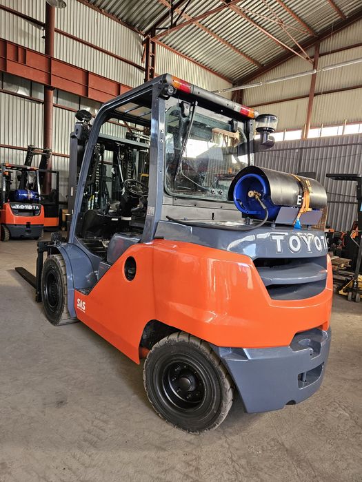 Навантажувач Toyota 5 т газ/бензин. Вилочный погрузчик Toyota 5 т
