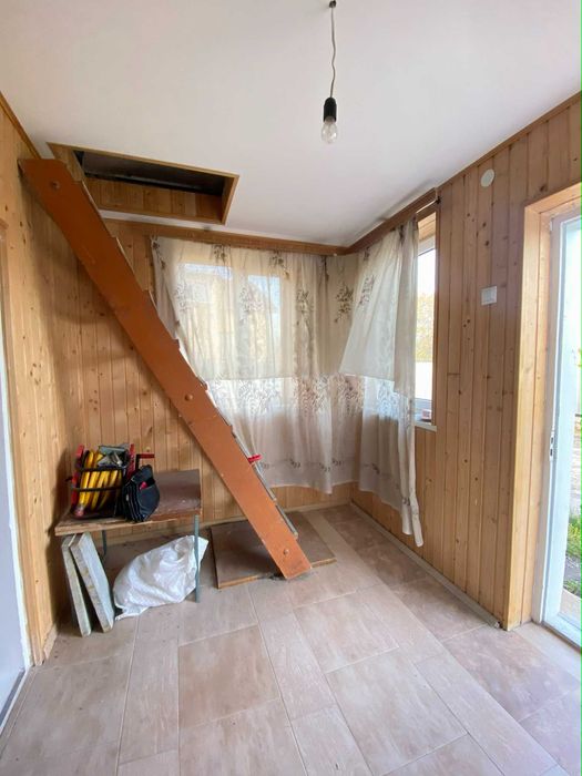 Будинок на обжитій вулиці у Буцневі на дачах