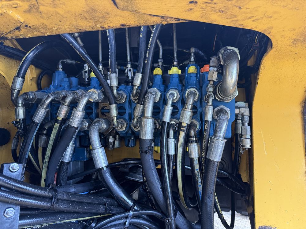 koparko ładowarka volvo bl71  cat jcb