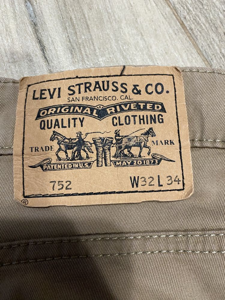 Spodnie męskie Levi Strauss 752 beżowe rozm W32/L34