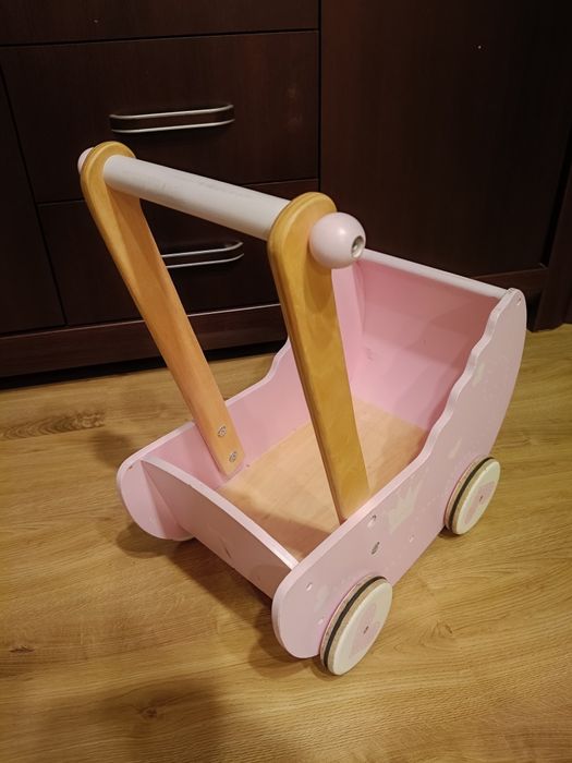 Zabawkowy wózek dla dziewczynki