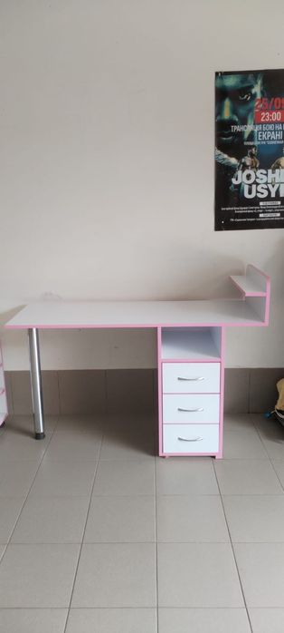 Продам маникюрный стол в идеальном состоянии